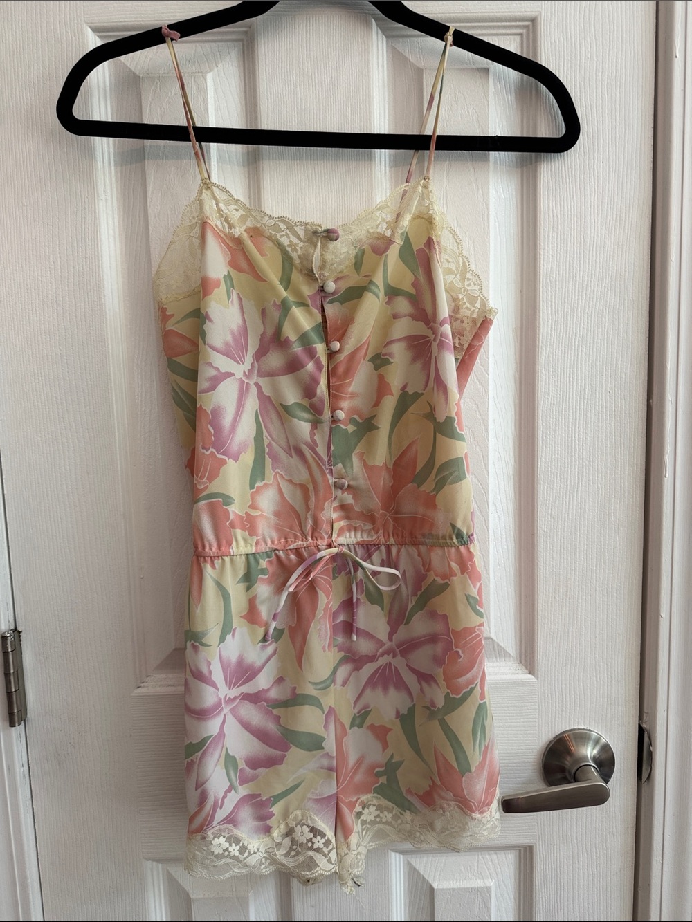 VICTORIA’S SECRET Vintage Lace Trimmed Floral Romper Size P (Small)